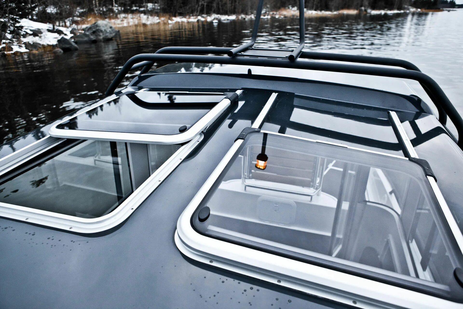 Лодка на крыше автомобиля как называется. Катер XO 270 RS Cabin. XO 240 Cabin. Пластиковая крыша для катера. Катер с крышей.