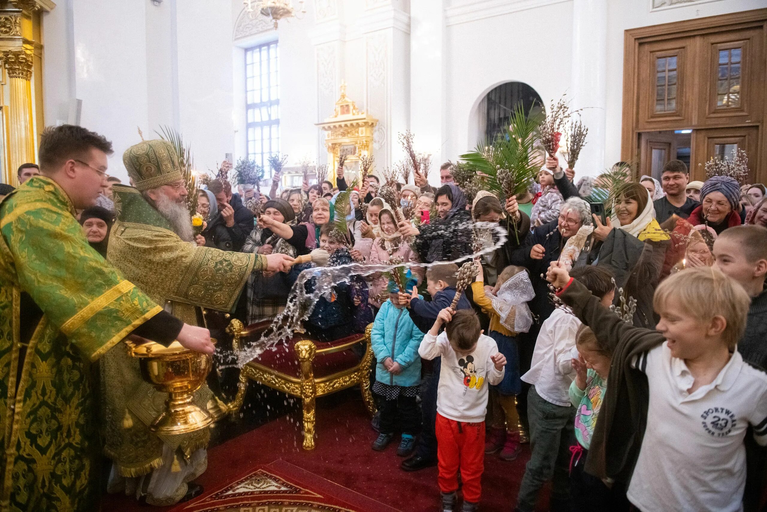 Воскресное богослужение церковь. Воскресная служба. Церковь благословение. Детская литургия Казань.