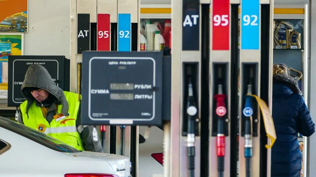 Рост цен на бензин. Заправка деньги. Новости топливо. Мошеннические поставки топлива. Топливо азс.