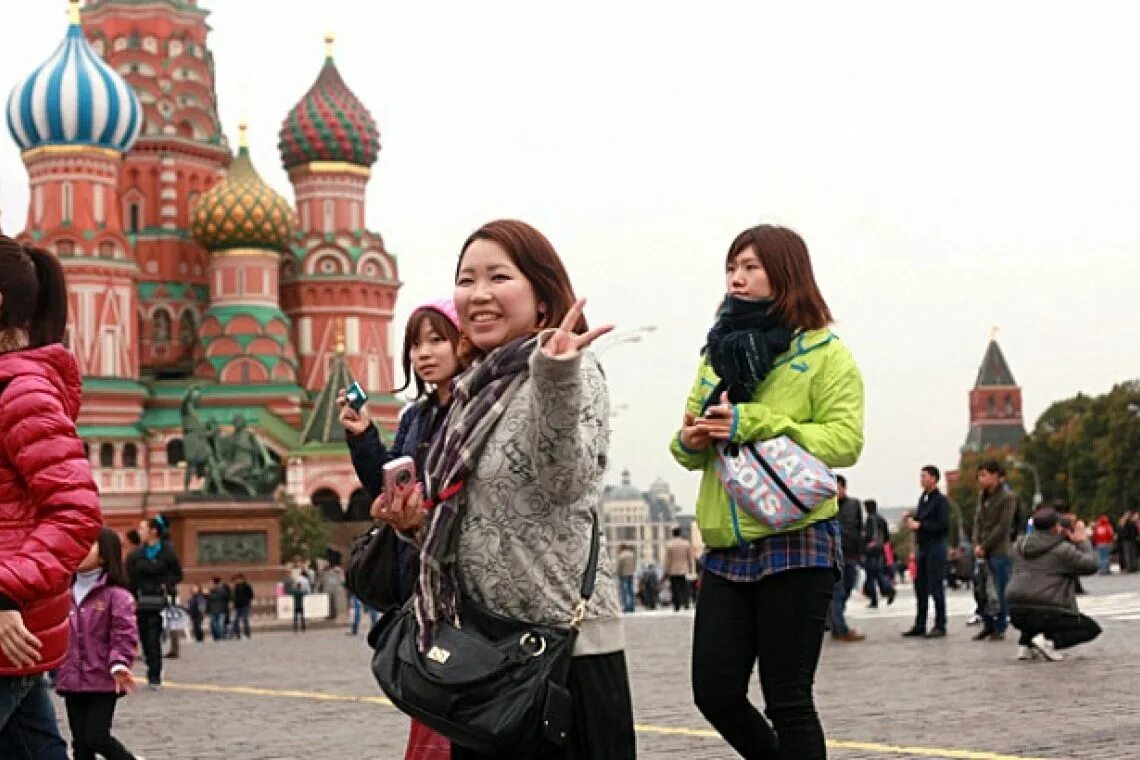 Много русскоговорящих. Туристы в России. Китайские туристы в России. Иностранные туристы в России. Японские туристы в Москве.