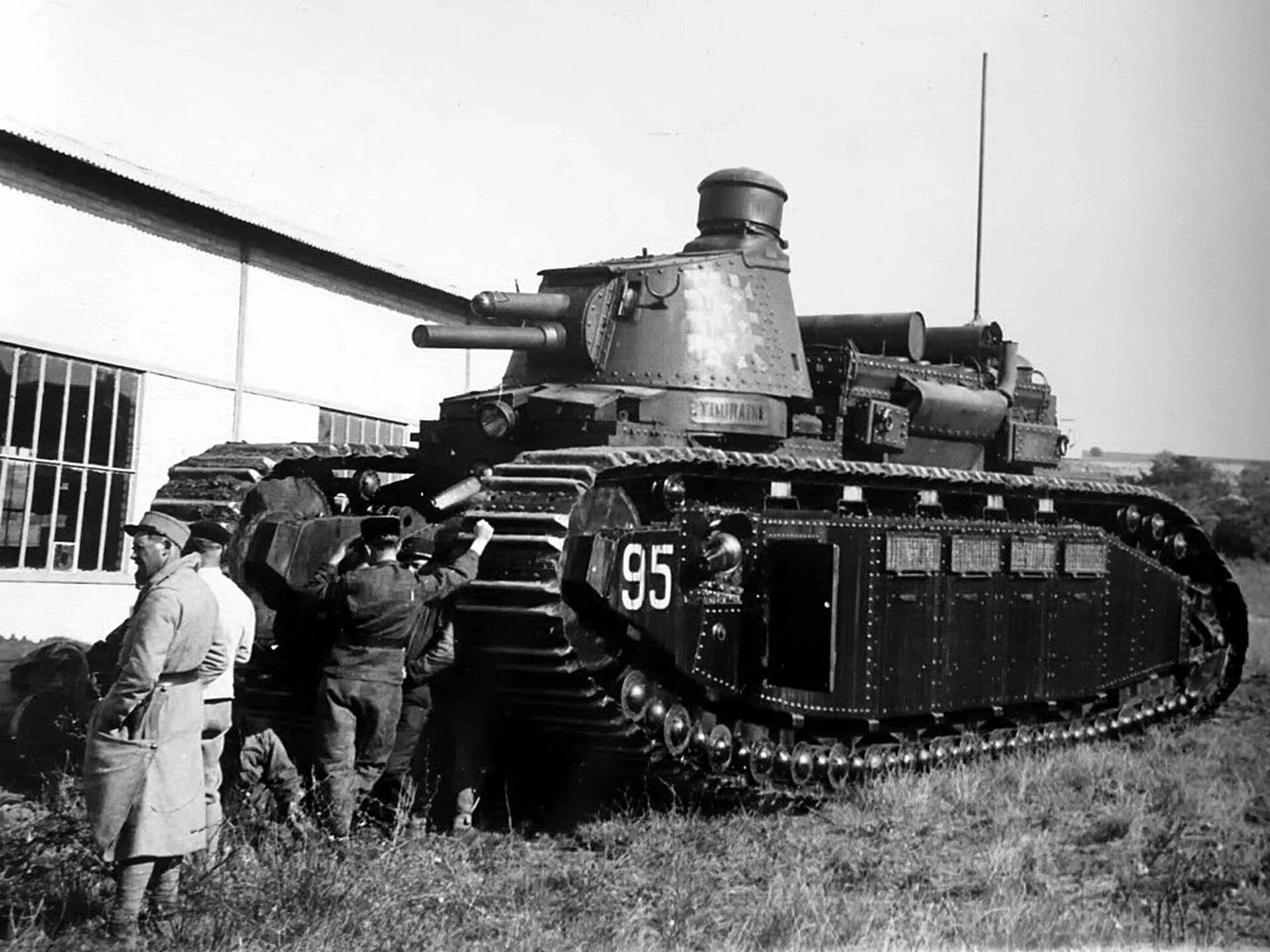 Тяжелый танк времен войны. Танк FCM Char 2c Франция. Французский танк FCM 2c. Сверхтяжелый французский танк Char 2c. Французский тяжелый танк FCM 2c 90.