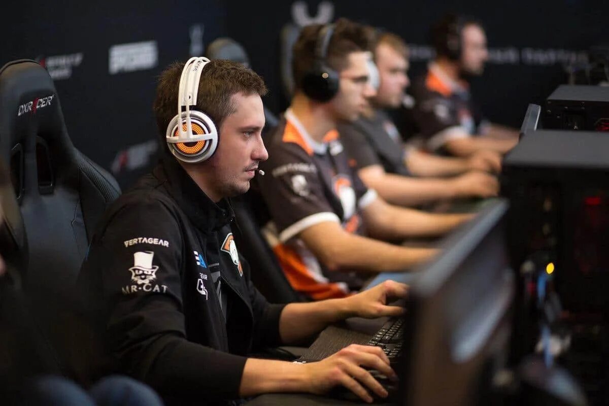 Cs2 киберспорт. Команда киберспортсменов дота 2. киберспорт virtus pro. игроки виртус про.