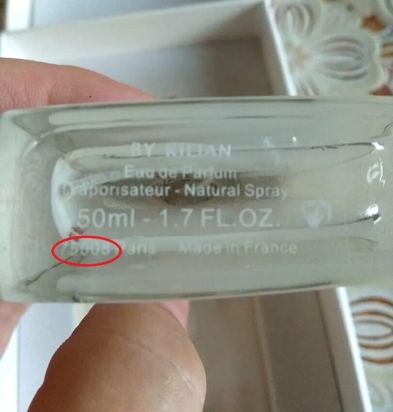 Батч код by kilian. Киллиан парфюм тестер оригинал. Килиан подделка и оригинал. Духи princess by kilian. Киллиан принцесс оригинал и подделка как отличить.