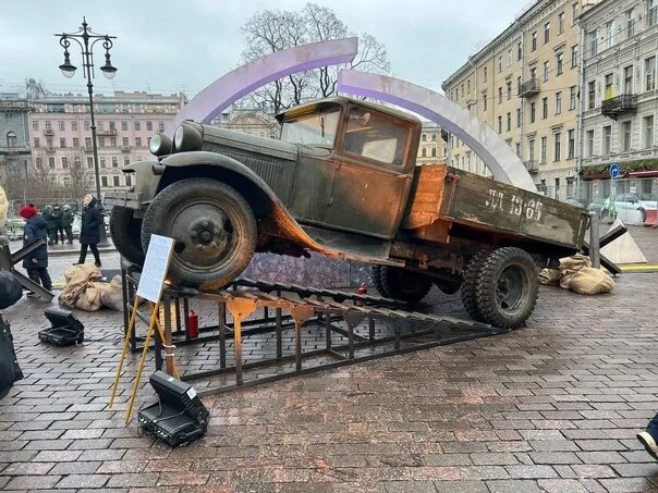 Манежная площадь санкт-петербург 2020. Манежная площадь выставка блокада ленинграда. Манежная площадь спб. Улицы блокадного ленинграда. Улицы блокадного ленинграда.