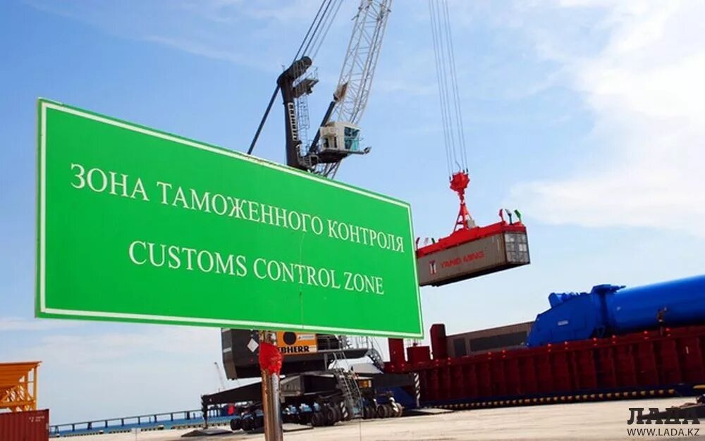 Таможенник в порту. Бункеровка морской порт санкт-петербург. Балтийская таможенный порт. Порт бронка таможня. Контейнерный терминал нутэп новороссийск.