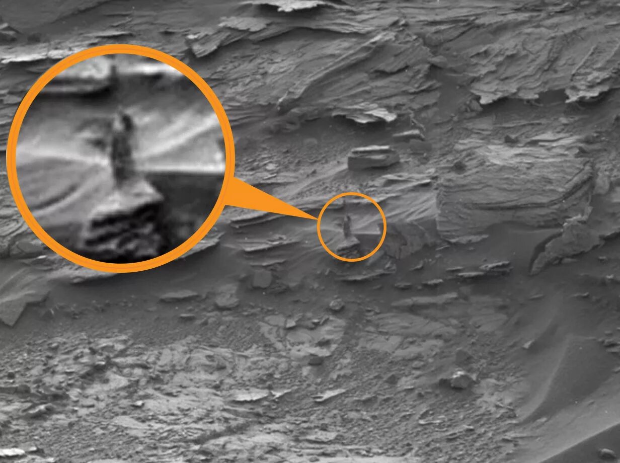 Странное существо на Марсе. Неопознанные объекты на Марсе. Существа на Луне. На поверхность и видит что