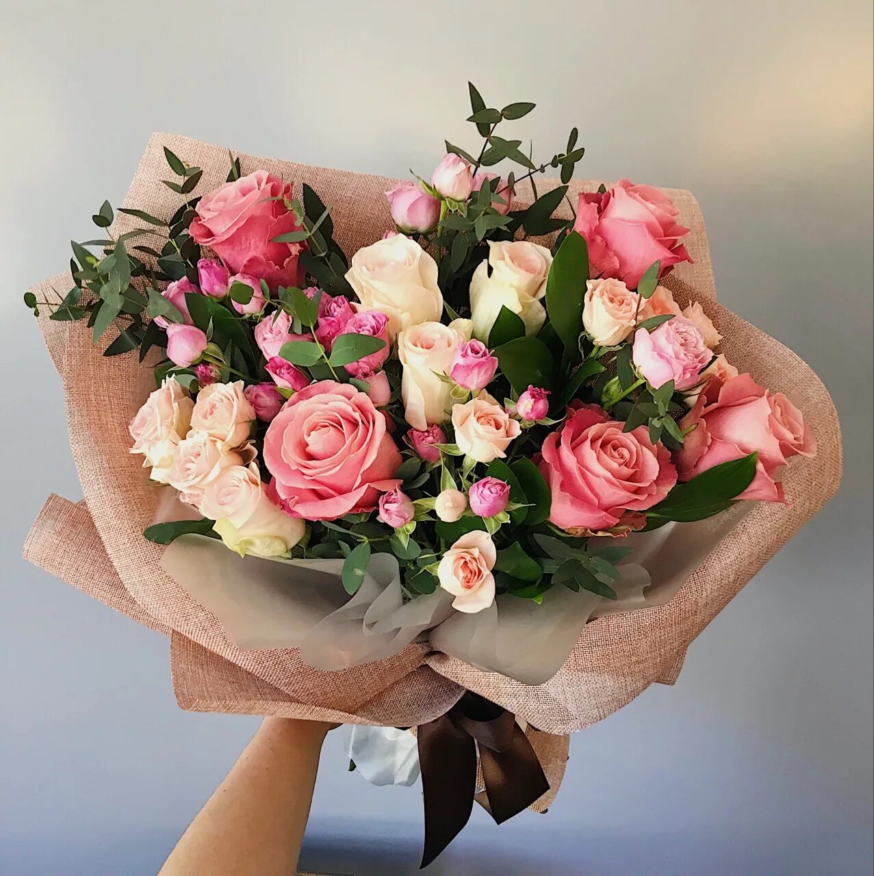 Ранункулюсы и эустомы. Букет «современный». Дизайнерские букеты. Шикарный стильный букет. Современные цветы.