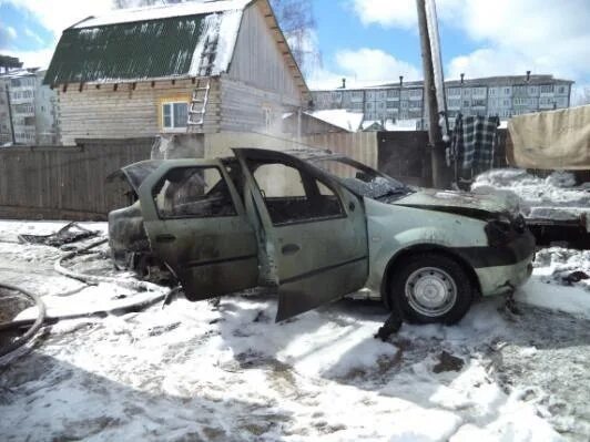 В Няндоме сгорела машина. Погода в Няндоме. Машины в Няндоме.