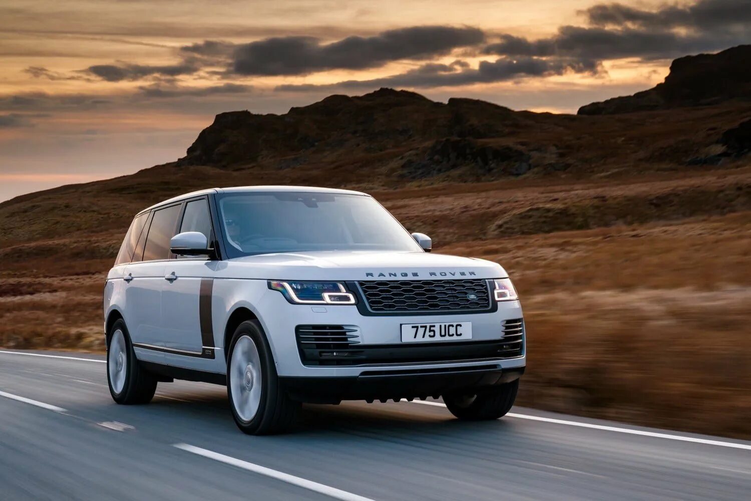 Py range. Range rover usa. объем двигателя рендж ровер 2019.