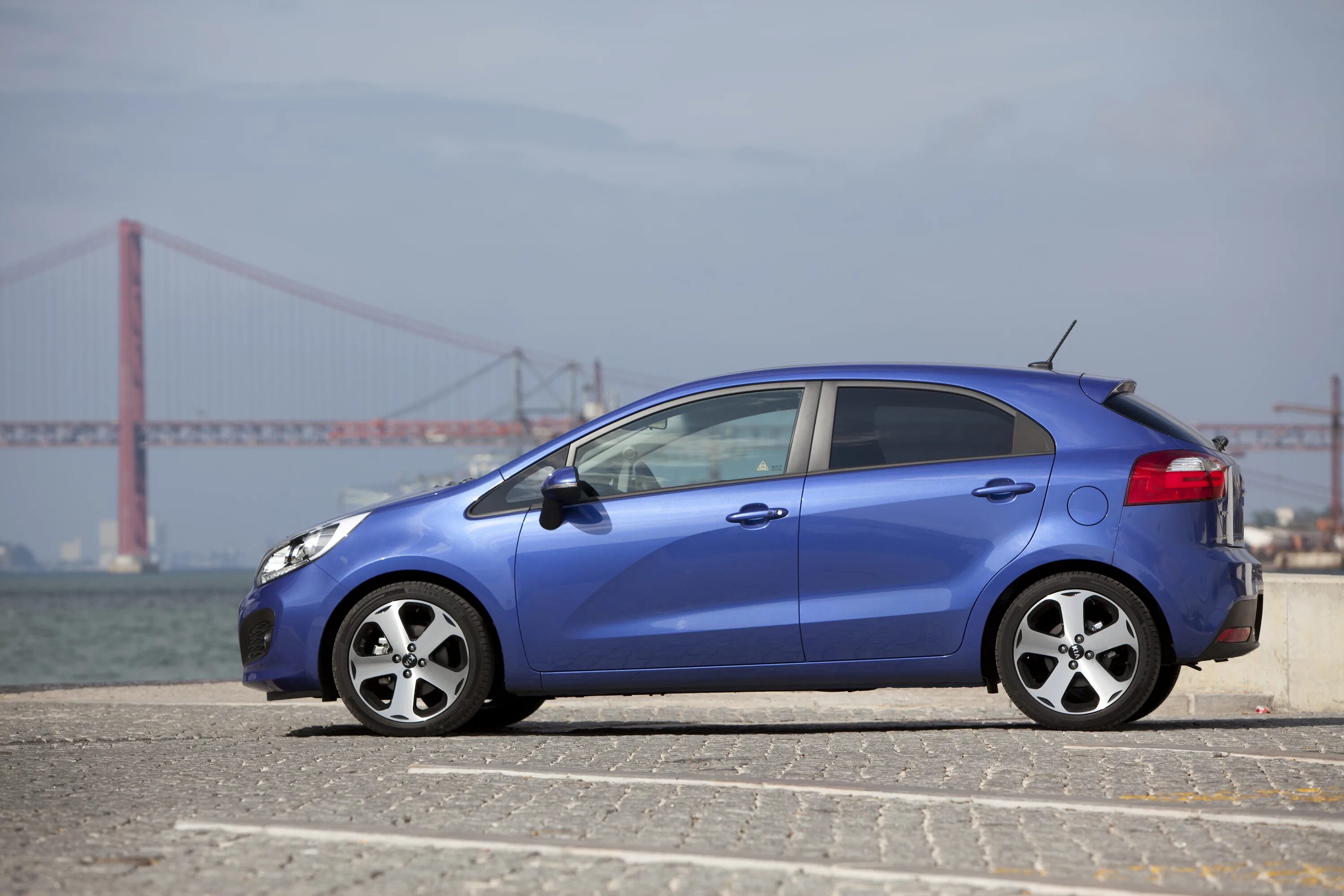 Литр рио. Kia rio hatchback 2011. kia rio 2013 хэтчбек. киа рио хэтчбек 2013. kia rio 2012.