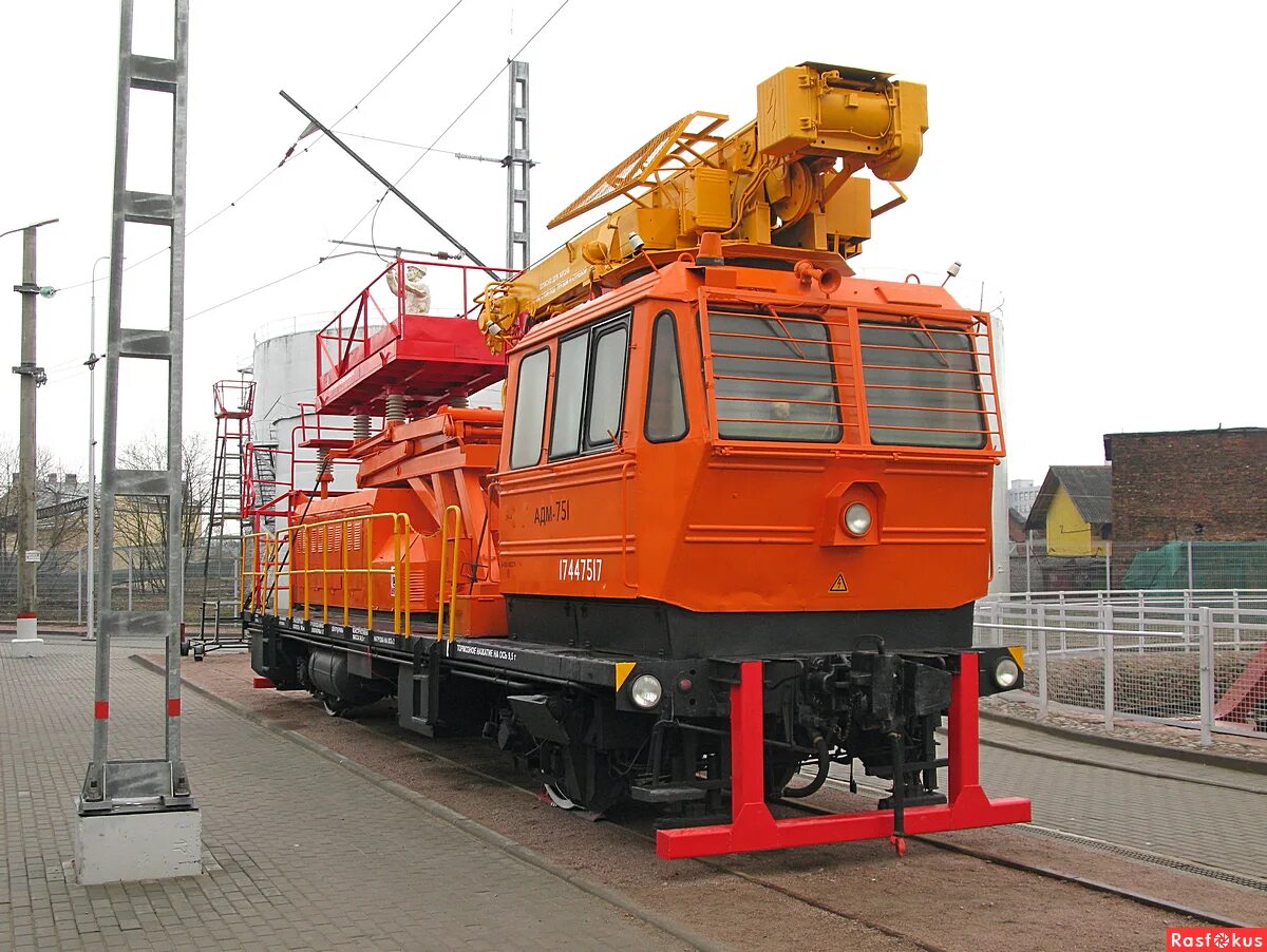 электромонтёр контактной сети на жд. электромонтёр контактной сети на жд. дрезина железнодорожная контактной сети. монтер контактной сети ржд. электроснабжение железных дорог.