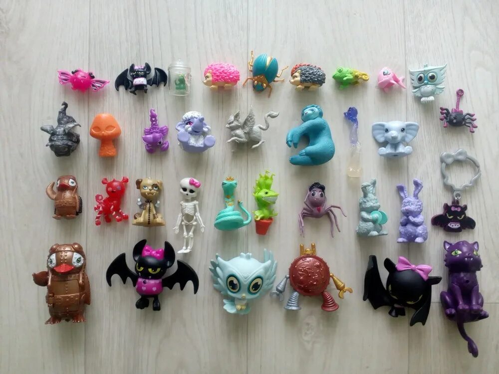 Картинки питомцы монстер хай. Ватзит и фрэнки. Куклы монстер хай с питомцами. Все питомцы монстер хай. Монстр хай питомцы.