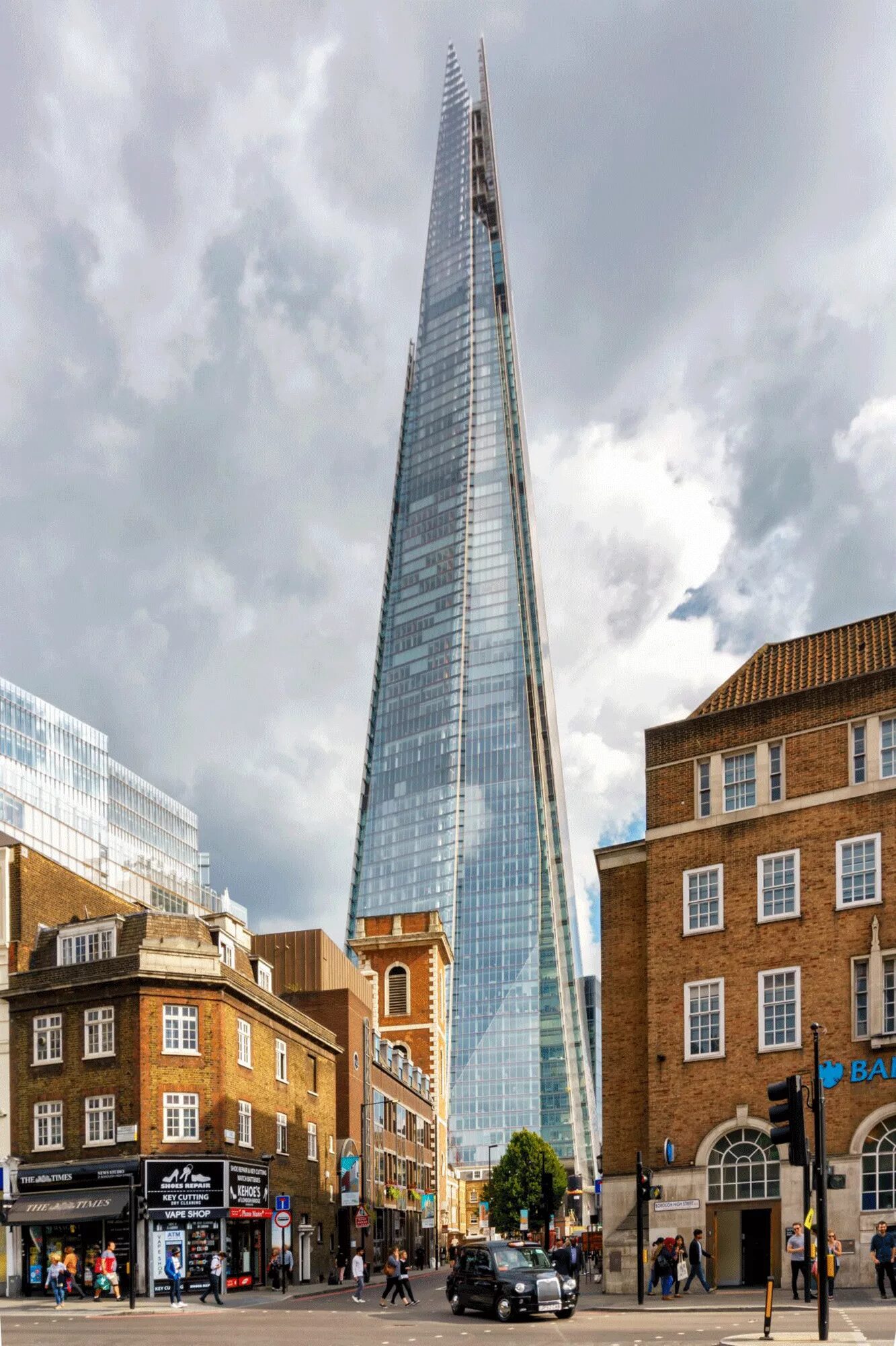 The Shard в Лондоне. Небоскреб the Shard. Небоскреб Шард в Лондоне. Небоскреб осколок в Лондоне.