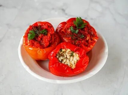 Перец фаршированный мясом с подливкой