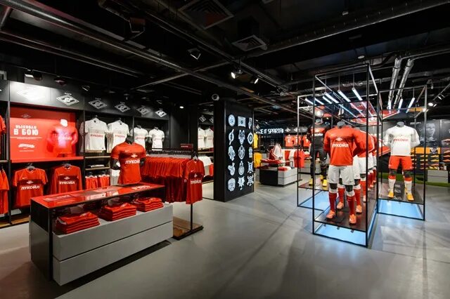 Магазин фк спартак москва. Ред вайт стор. Спартаковский магазин на красной пресне. Магазин спартак на стадионе. Магазин спартак на стадионе.