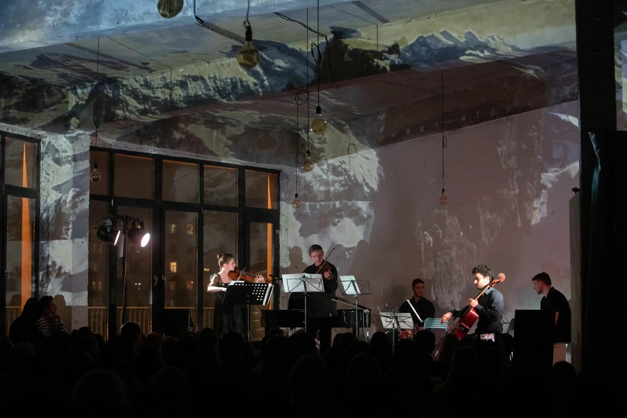 Симпл мьюзик концерт. Ханс циммер. Simple music ensemble. Simple music на хлебозаводе. Simple music ensemble фото зала.