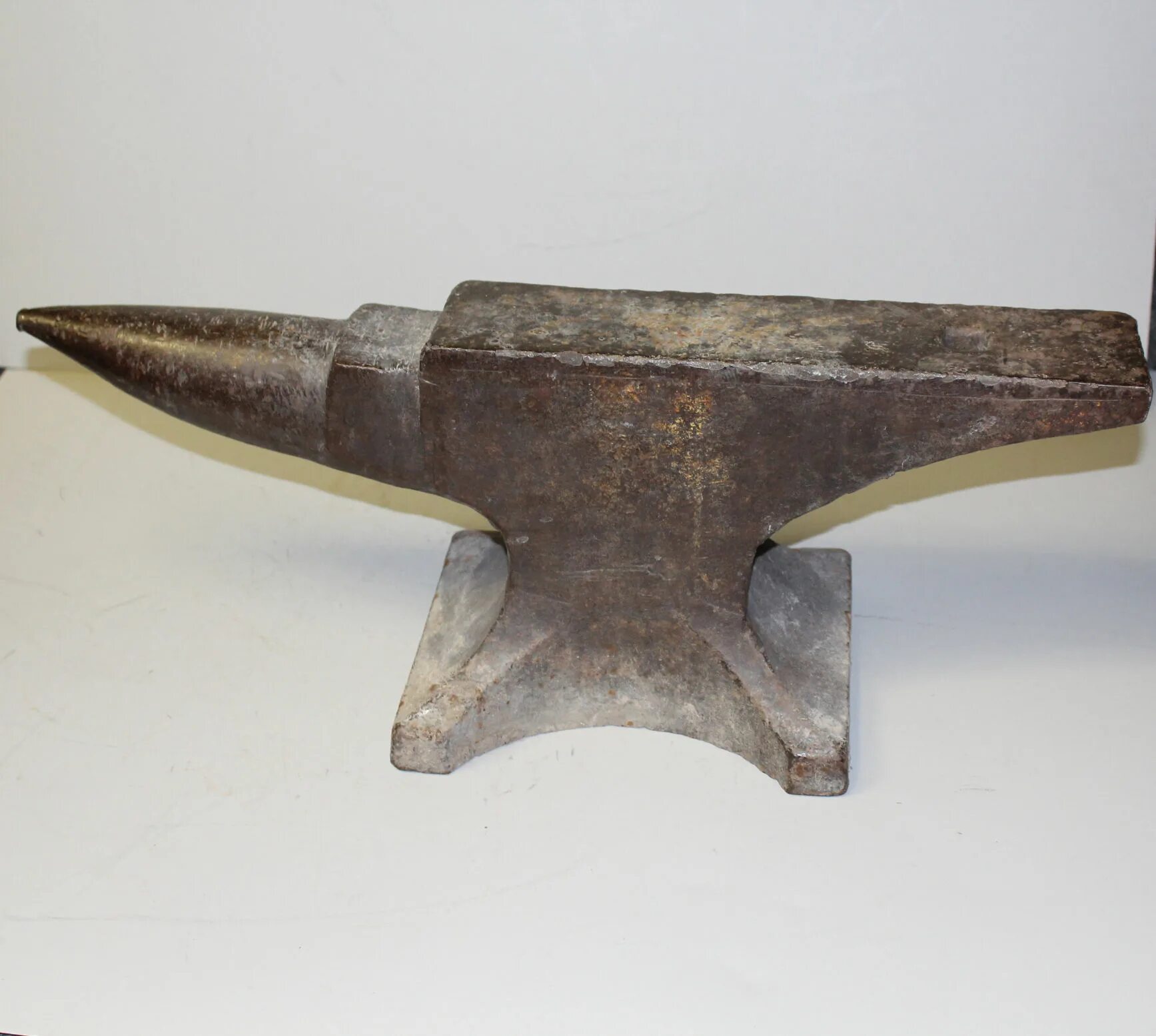 Наковальня т. Наковальня 120lbs. наковальня soderfors 1916 года. наковальня динерштейн. наковальни чугун вч50 наковальни.