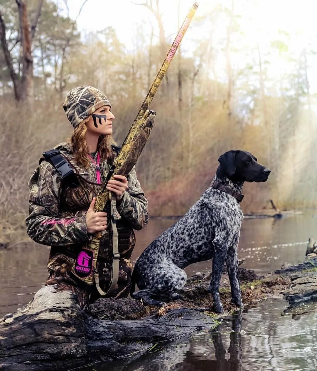 Собака охотничья. Ружья для охоты. Весенняя охота 2022 уток с чучелами. Охота охотничий. Охотник с собакой.