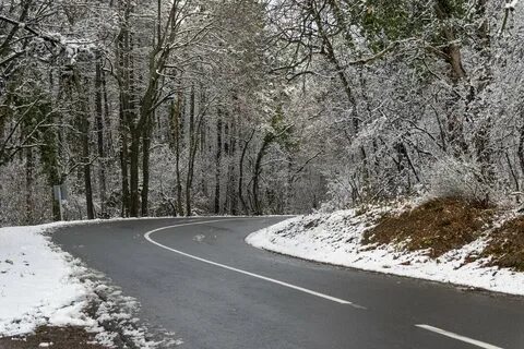 Снег с участка на дорогу
