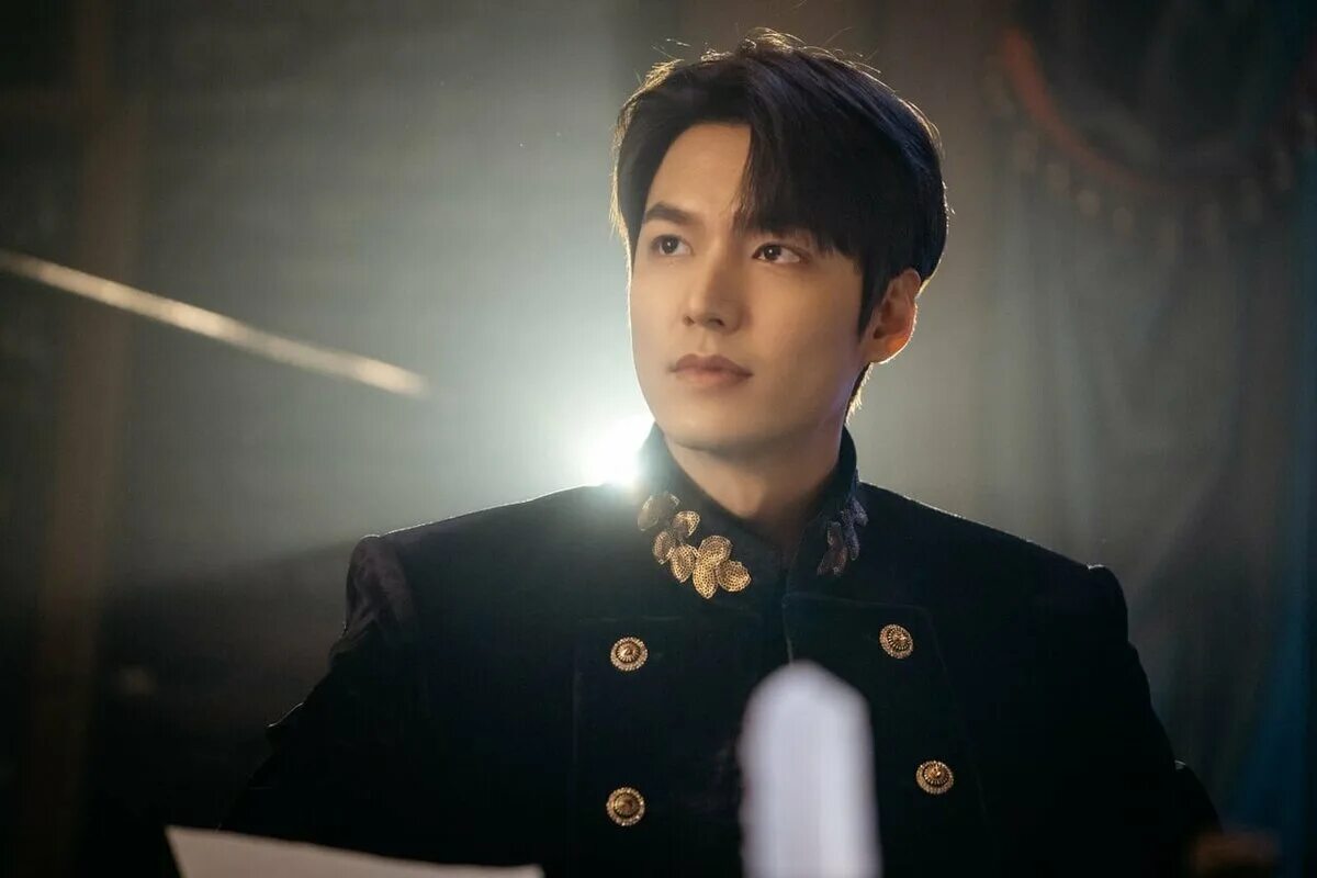 Король: вечный монарх сериал. Ли мин хо 2020 король вечный монарх. Ли мин хо король правитель вечности. Король вечный монарх дорама. Корейский вечный монарх.