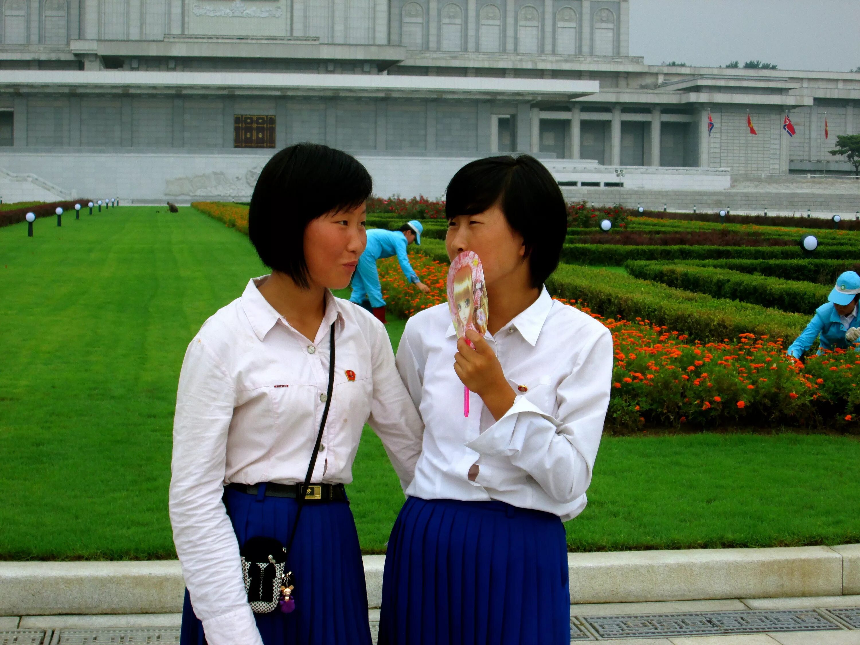 Корея реальная жизнь. Северная Корея. Канге КНДР. Северная Корея люди. Молодежь Северной Кореи.