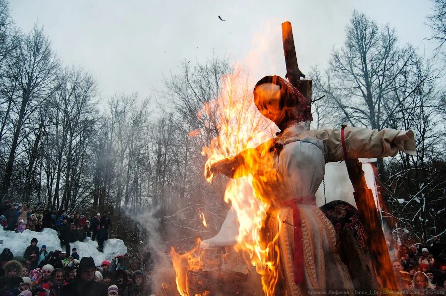 Измайловский парк сожжение масленицы. Музыка на сжигание чучела на масленицу. Чучело зимы. Музыка на сжигание чучела на масленицу. Музыка на сжигание чучела на масленицу.