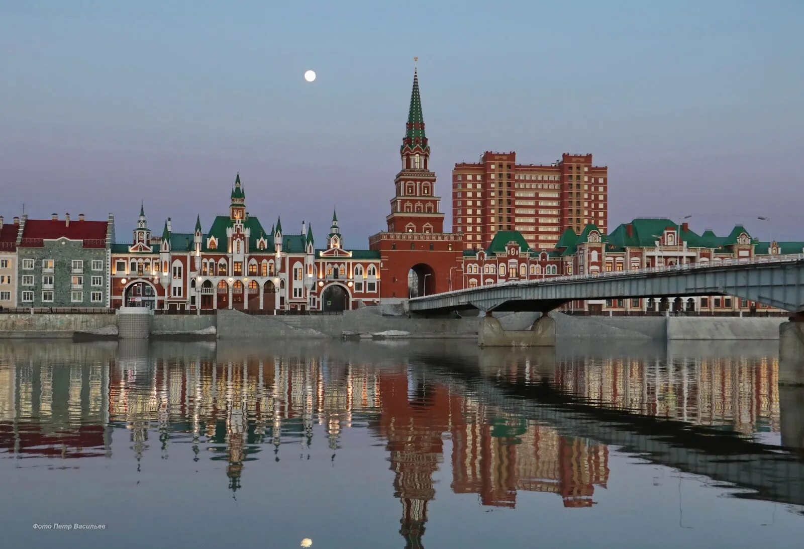 Йошкар-ола набережная брюгге. Набережная амстердам в йошкар-оле. Набережная брюгге в йошкар-оле. Вечерняя йошкар-ола. Набережные города йошкар ола.