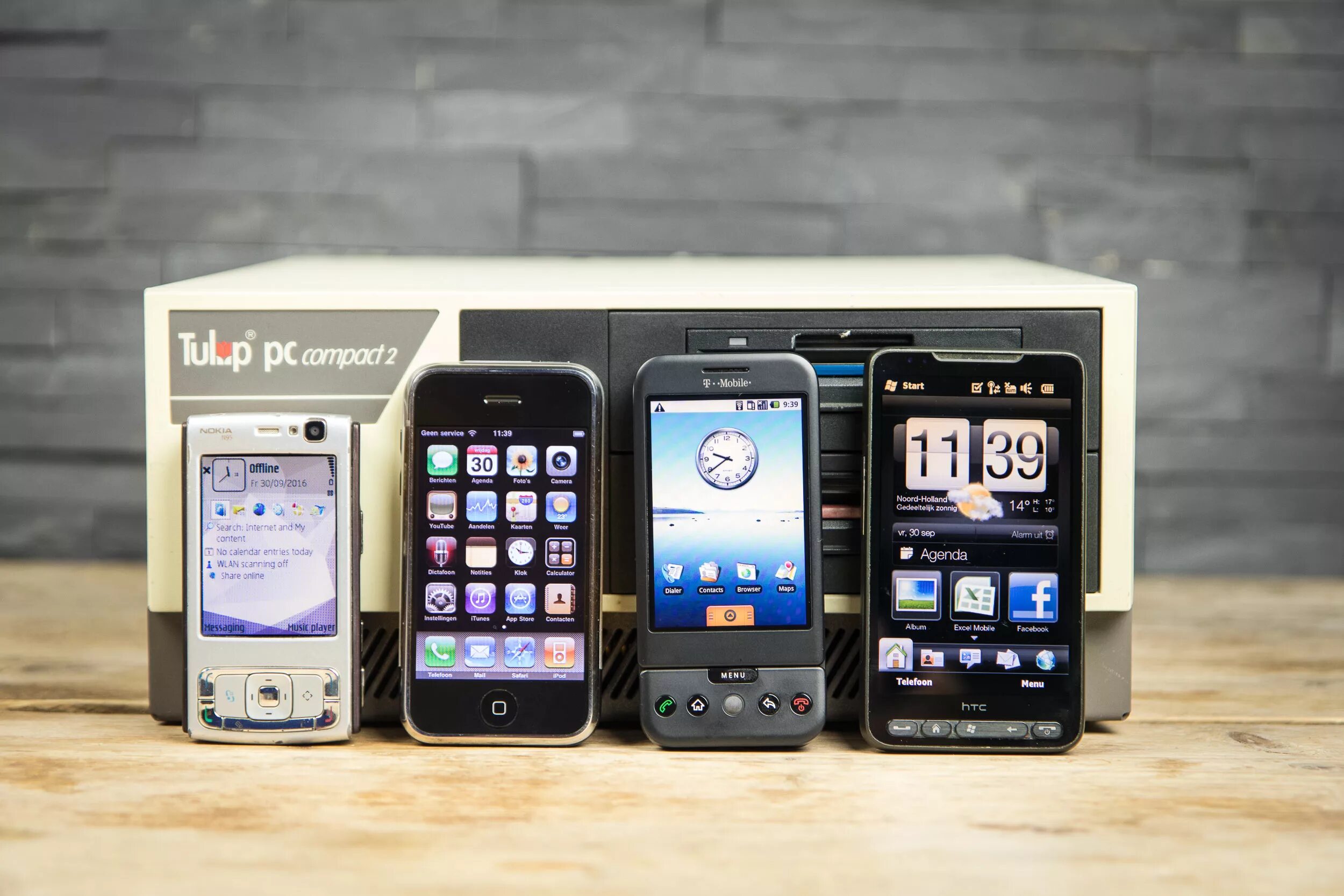 Разработчик компьютера apple. Логотип эпл. Apple god интернет магазин. Первый imac. Пакет apple.