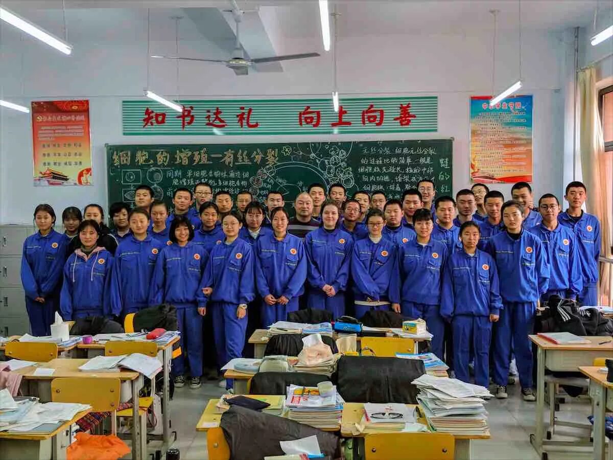 Сколько там школ. Китайская школа. Китайские государственные школы. Средняя школа в Китае. Начальная школа в Китае.
