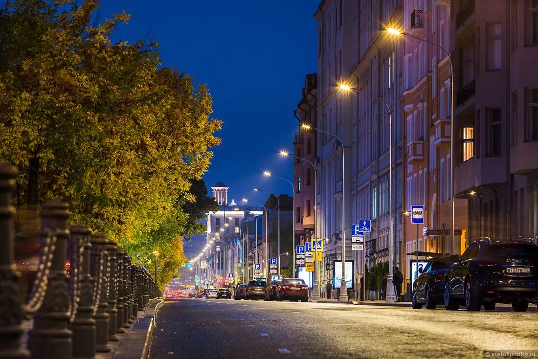 Улица. Вечерние улицы Москвы. Улица вечером. Вечерние улочки. Улицы Москвы вечером.