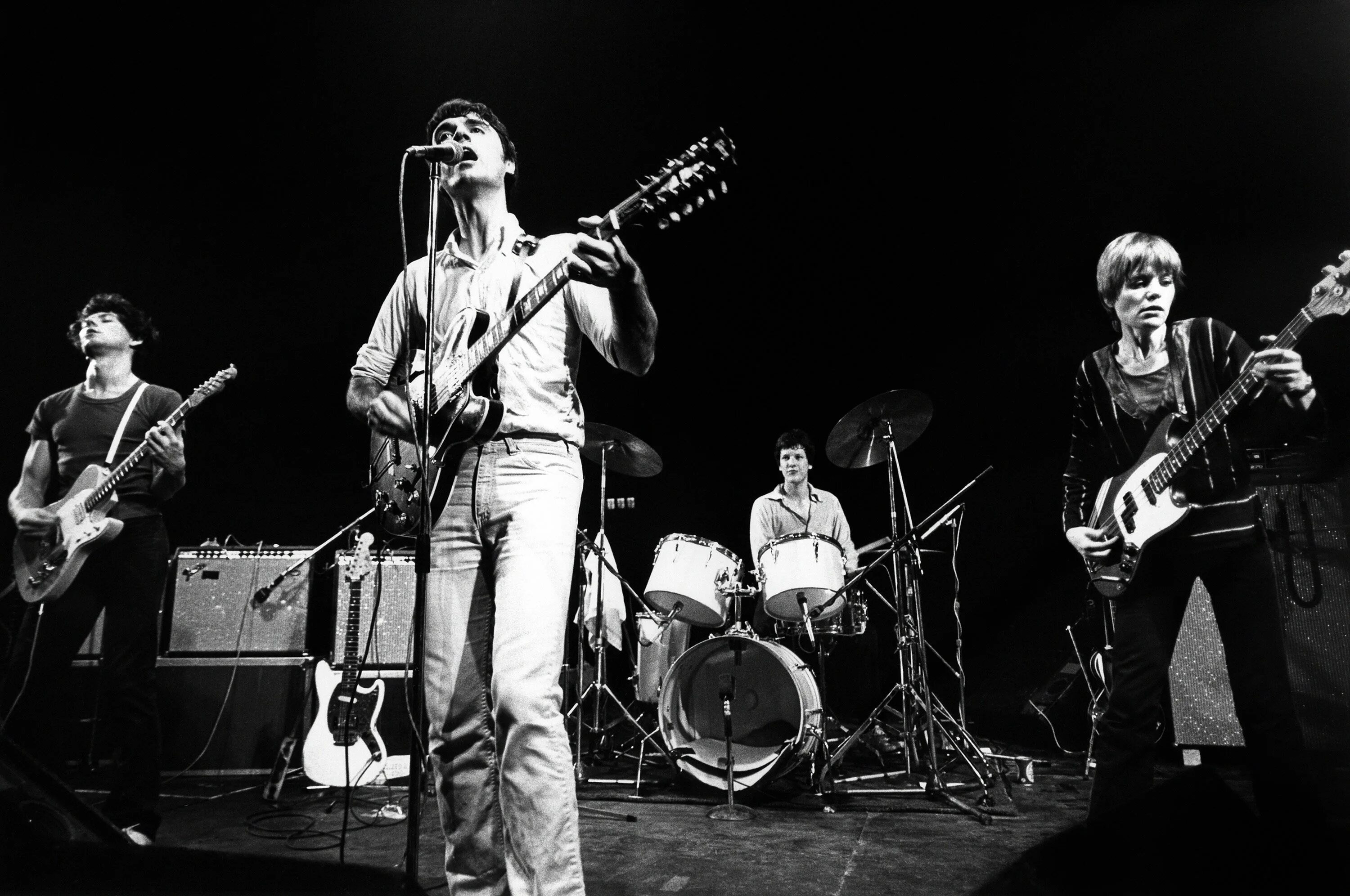 Rolling heads песня. Группа talking heads. Крис Франц talking heads. Talking hand. David Byrne 1994.