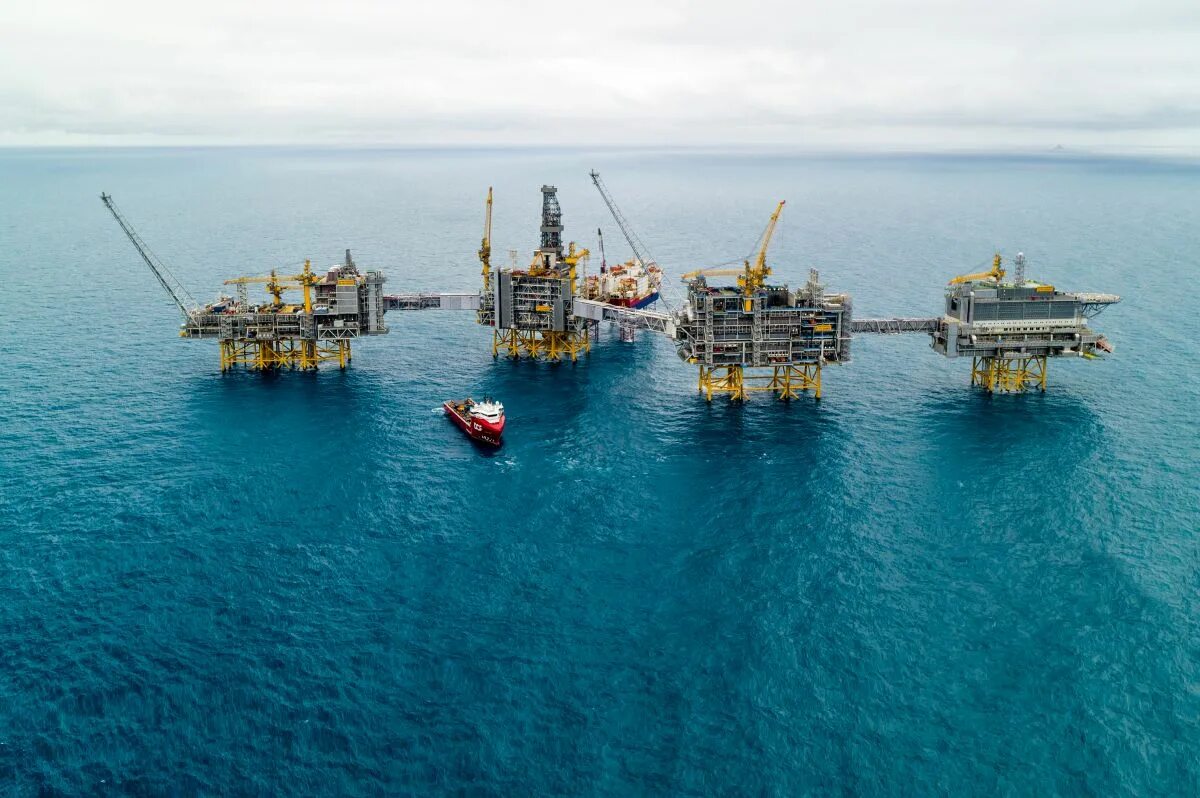 Северное море добыча. Нефтедобыча в северном море. Юхан свердруп нефть. Добыча газа в великобритании. Нефть на шельфе северного моря.
