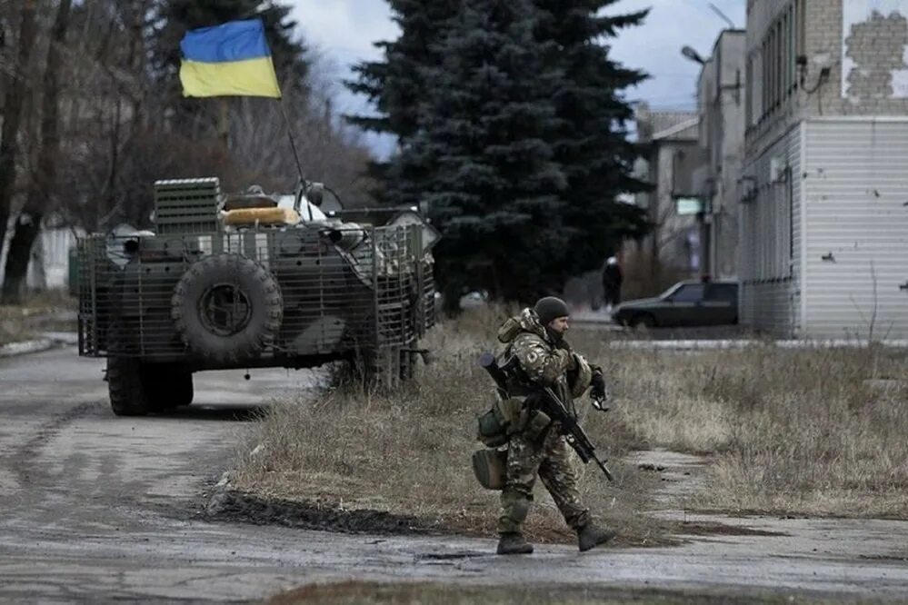 Техника ВСУ. Техника ВСУ В жилых районах. Украинская Военная техника. Бронетехника ВСУ. Украинцы в авдеевке видео