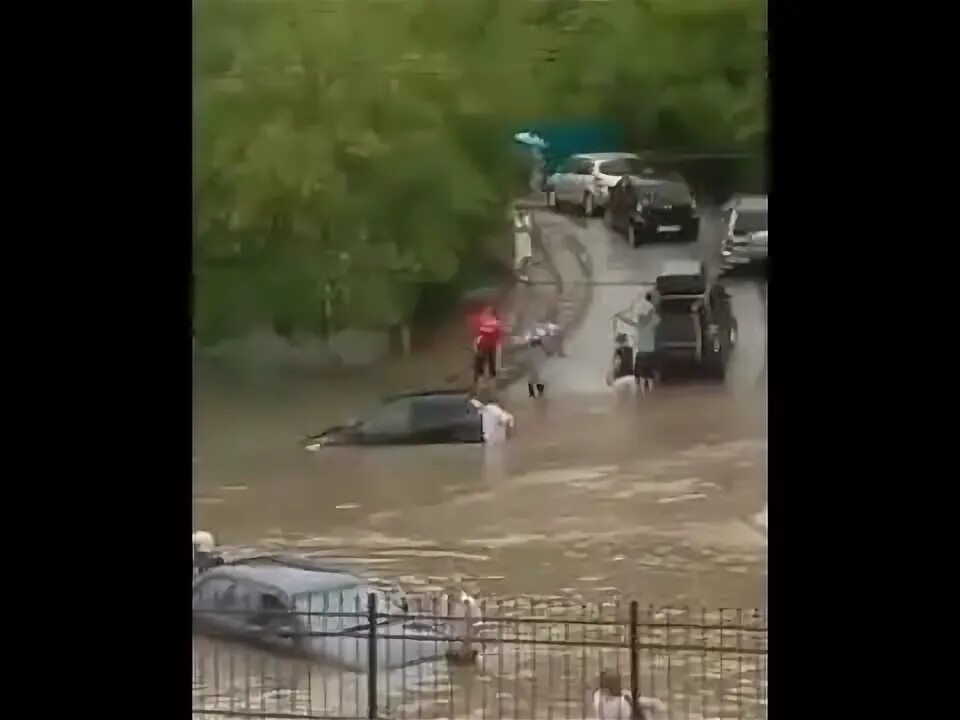 Цирк в находке возле мега находка. Находка потоп. Наводнение в Находке. Дождь в Находке. Потом на меге находка.