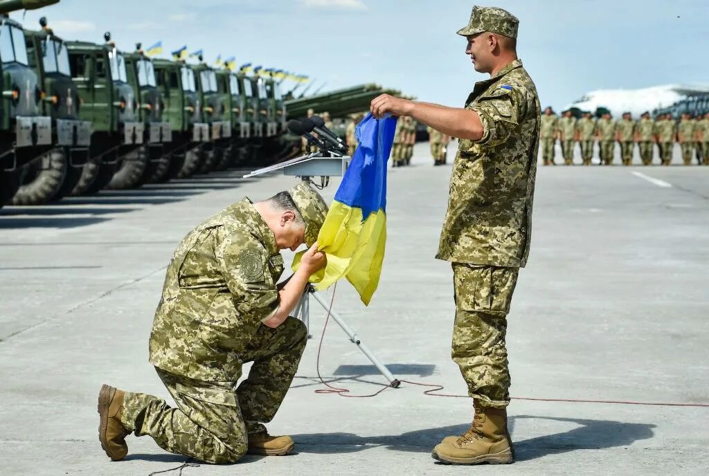 Сильная армия украины. Украинская армия. Военный флаг Украины. Военные флаги.