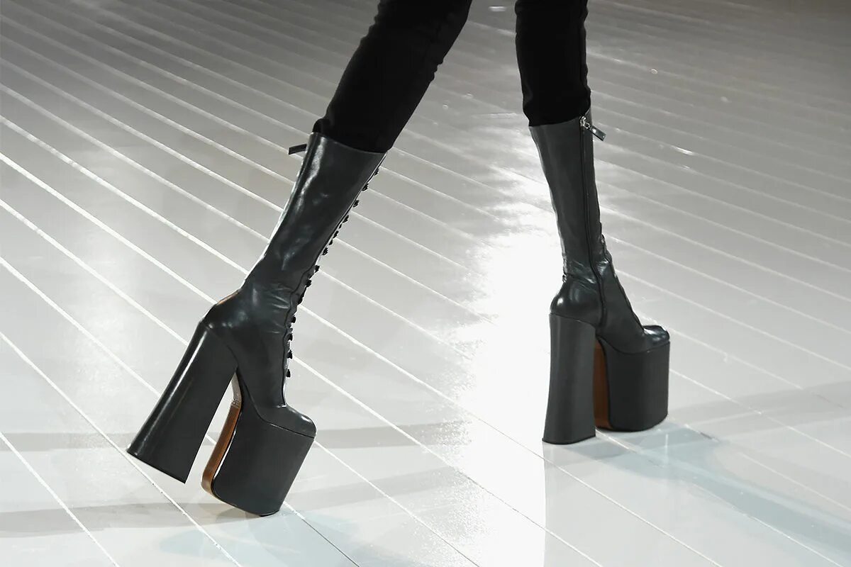 Ботильоны на платформе. Женские кожаные ботинки gdgydh. Берцы demonia. Platform boots. Кожаные сапоги на высоком каблуке.