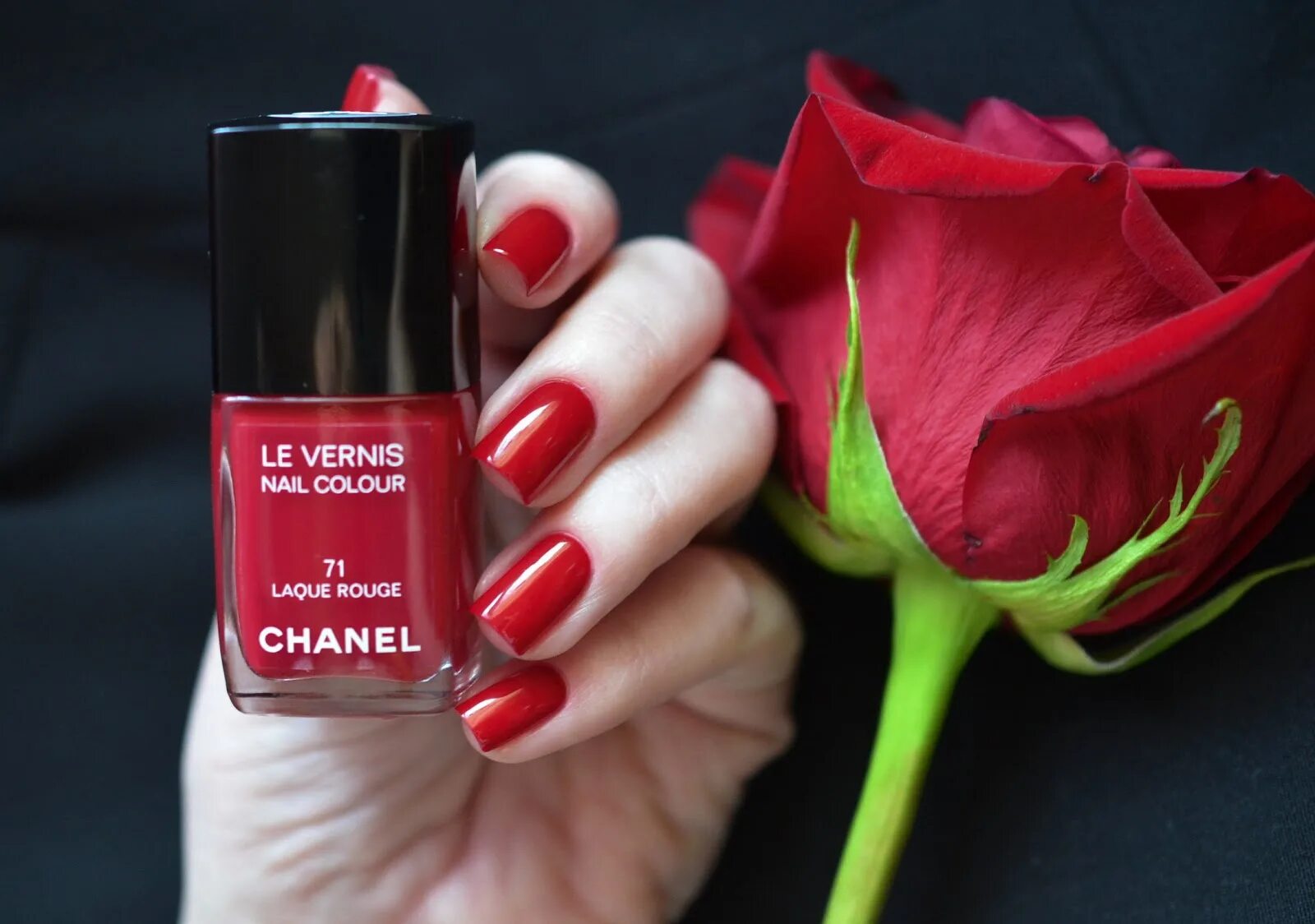 Youtube vernis. Vernis blend 27809670. Dior rouge dior vernis 100. Лак vernis. Лак для ногтей шанель красный.