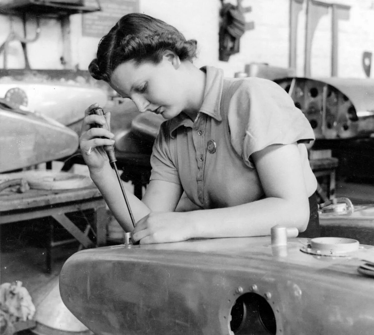 Профессии во время войны. Женщины в тылу. Женщины в войну на заводе.