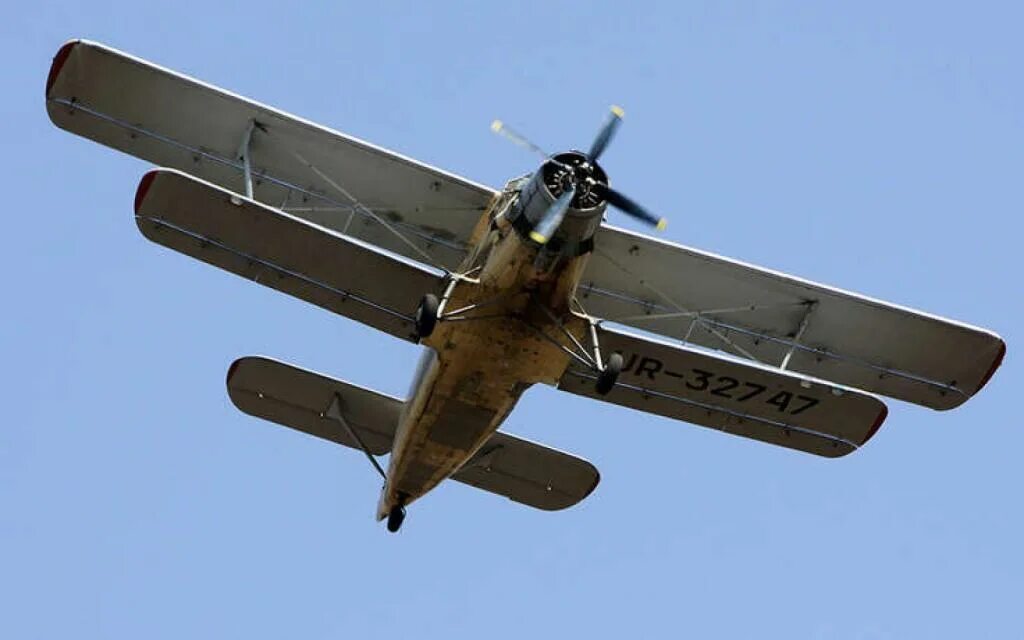 Самолёт-биплан ан-2. Высота кукурузника. Высота кукурузника. Ан-2 биплан самолёты ссср. Кукурузник ан-2 опрыскиватель.