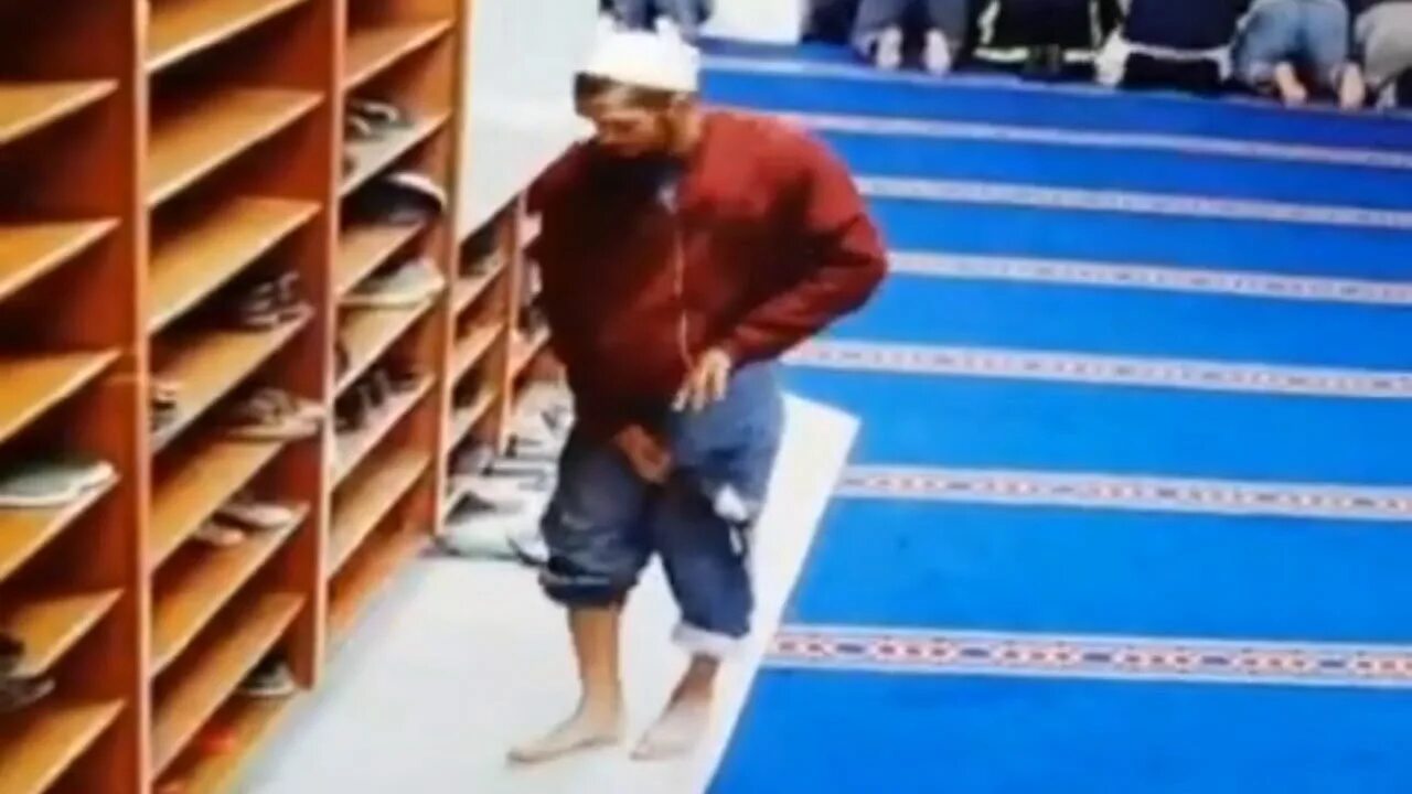 Итикаф в мечети. Мусульмане в мечети. Окончание рамадана 2021. Ангел попал в камеру в мечети. Дети в мечети.