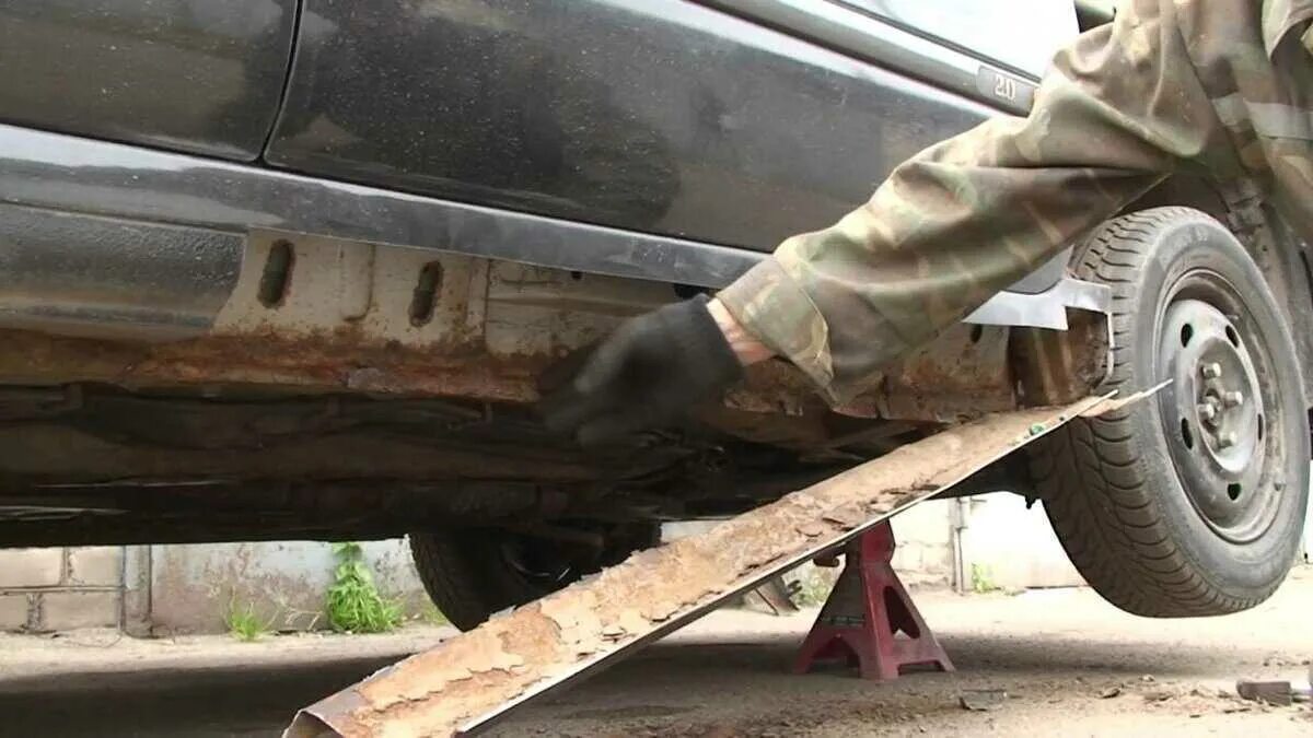 Переварка порогов форд мондео 4. Сварка порогов автомобиля. Сварка порогов автомобиля. Видео ремонта порогов. Рено лагуна гнилые пороги.