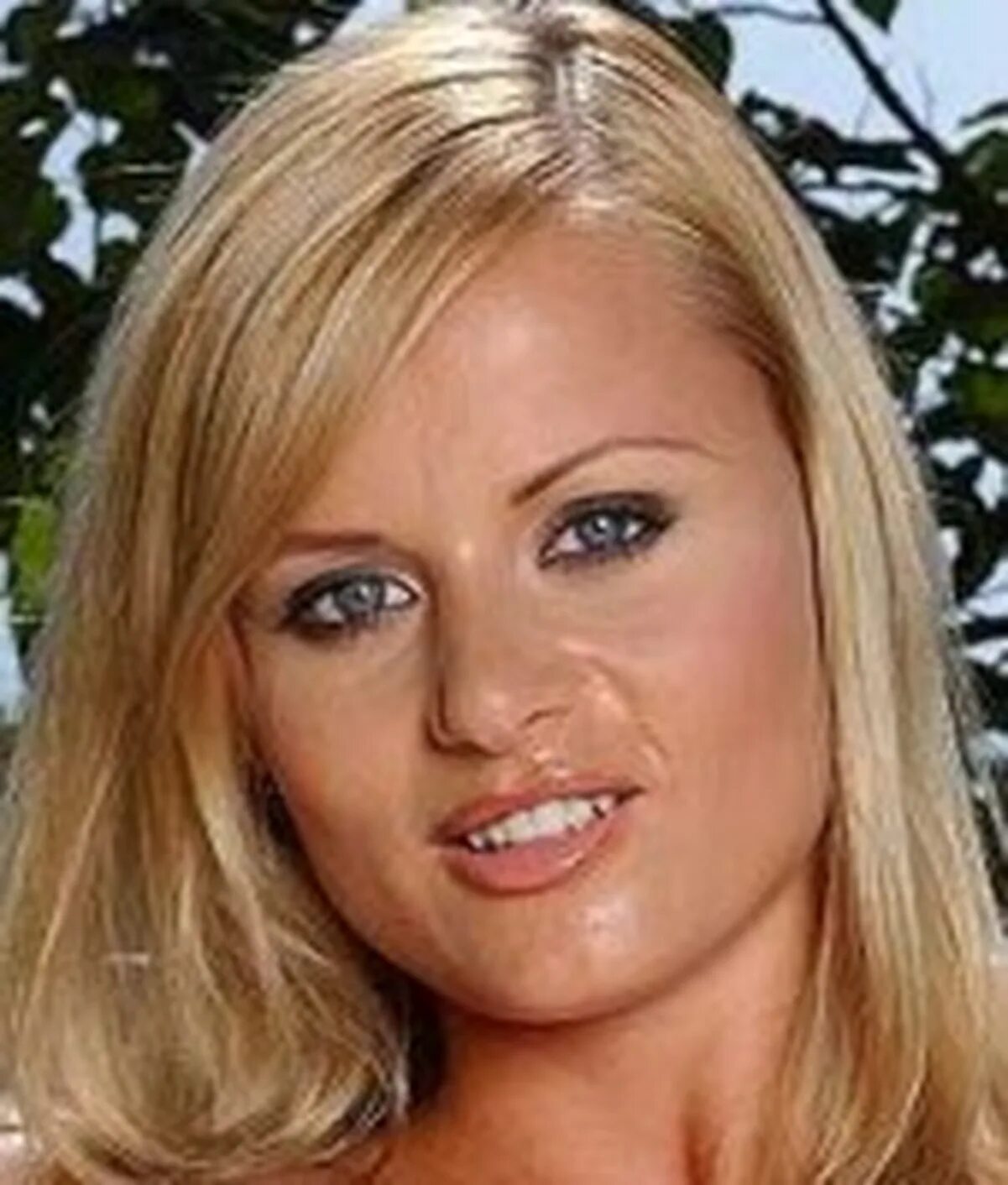 Sophie paris голая и софи мун. Софи пэрис пьерьвудман. Софи пэрис венгрия. Sophie paris фильмография. Sophie paris фильмография.