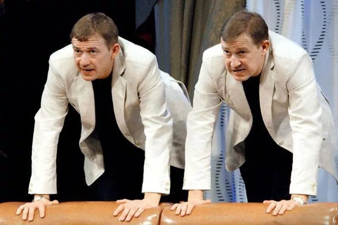 Пономаренко 2 брата. Братья пономаренко. юмористы близнецы братья пономаренко. братья пономаренко александр и валерий. александр пономаренко аншлаг.