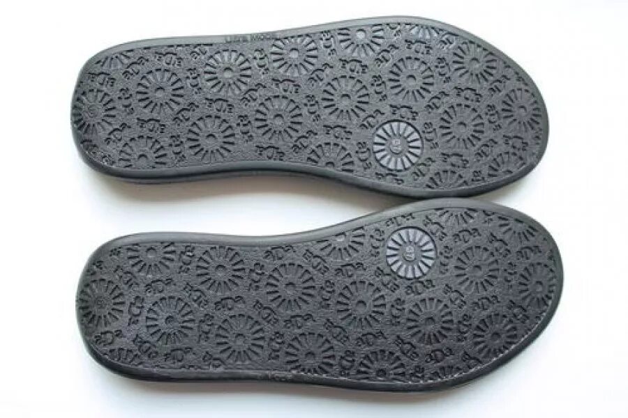 Тапочки с отверстиями в подошве. Кроссовки с дырочками в подошве. Подошва с дырочками. Подошва для тапок войлок. Обувь геокс подошва.