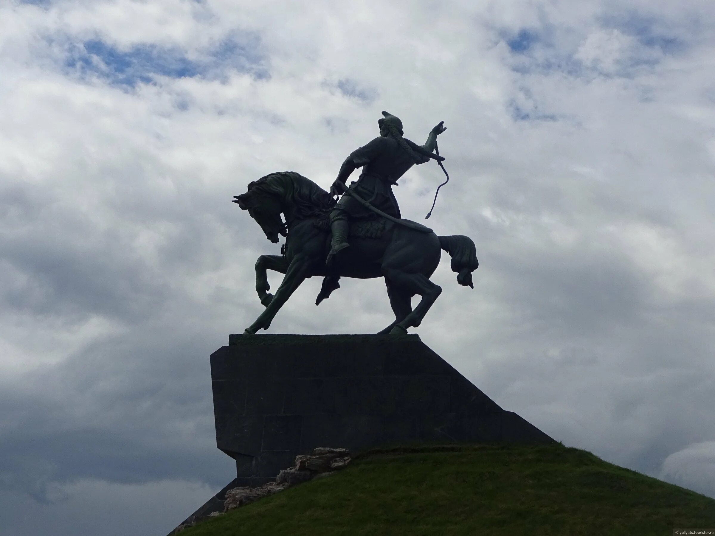 Салават Юлаев памятник в Уфе. Памятник Салавату Юлаеву. Салават Юлаев памятник вектор. Салават Юлаев всадник. Штаб салавата юлаева