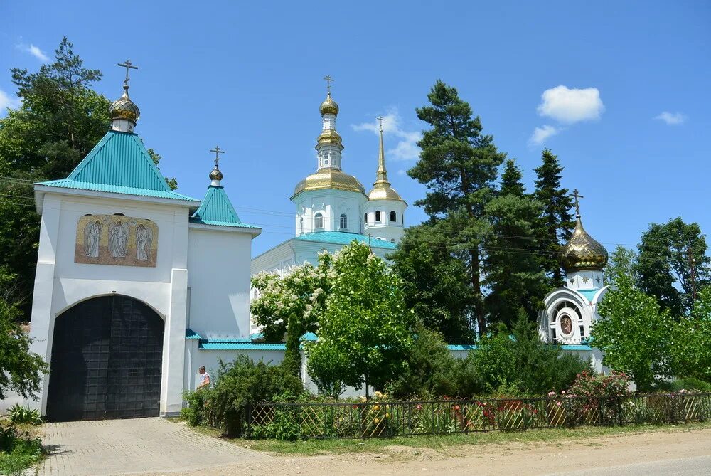 Г апшеронск краснодарского. Монастырь иконы Божией матери «Нерушимая стена» (Апшеронск). Апшеронск монастырь. Апшеронский монастырь Нерушимая стена. Женский монастырь иконы Божьей матери в городе Апшеронск.