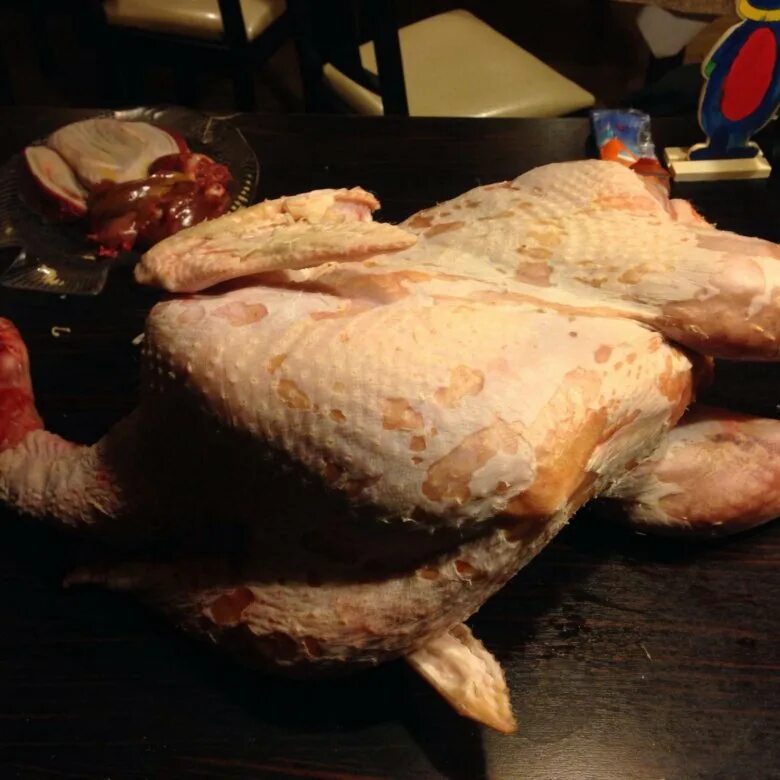 Тушка индейки. Вареная голень индейки. Индейка туша. Филе индейки знаток 325г ж/б. Индейка туша.