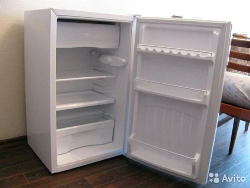 Холодильник небольшой. Мини холодильник бытовой. Маленькая холодильник. Мини холодильник недорогой. Купить б у холодильник в спб