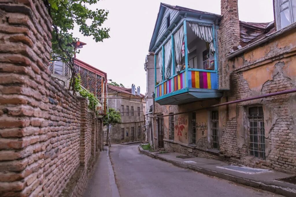 Tbilisi streets. Улица Бетлеми Тбилиси. Тбилиси улица Бетлеми 3. Лестница Бетлеми Тбилиси. Грузия улочки Тбилиси.