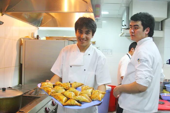 Чайхана халва ореховый бульвар 55. Требуется повар узбекской кухни. Повар-универсал/су-шеф. Повар узбекской кухни. Национальная узбекская кухня повар.